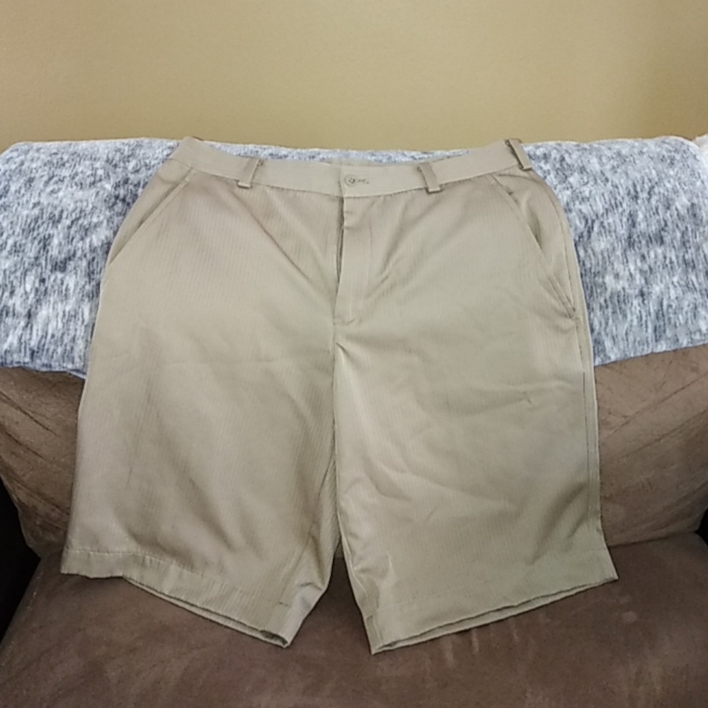 Men's Nike Dri-Fit golf shorts. Waist size 32